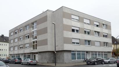 Bild: wd
Die Zentrale der CSU in Weiden, links (an der Sonnenstraße) residieren Kreisverband und Fraktion, rechts (an der Erhardstraße) liegen die Büros von Albert Rupprecht (Abgeordnetenbüro, Bundeswahlkreis) sowie das Büro von Ex-Landtagsabgeordneter Petra Dettenhöfer.