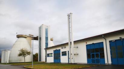 Bild: Thomas Dobler
Die Kläranlage im Stadtsüden von Schwandorf benötigt einige Investitionen, unter anderem fast eine halbe Million Euro für eine neue Siebbandpresse.