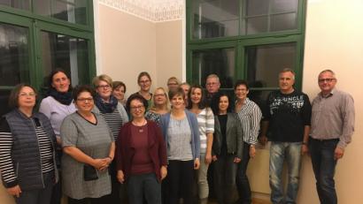 Bild: exb
Die Familienbeauftragten der Kommunen mit den beiden KoKi-Vertreterinnen (Marianne Fütterer, Sechste von links, und Pia Kürschner, dritte von rechts).