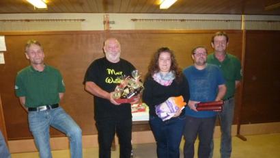 Bild: mkj
Die Gewinner des Kirchweihschießens (von links) Michael Knott, Dieter Riedl, Kerstin Werner als Siegerin der Gesamtwertung, Peter Reier und Schützenmeister Helmut Werner.