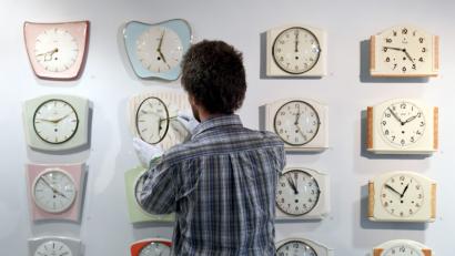 Bild: Patrick Seeger/dpa
Das Drehen an der Uhr ist noch das geringste Problem bei der Zeitumstellung.