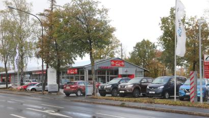 Bild: Wolfgang Steinbacher
Vorerst nur noch bis zum Jahresende hat Weiden im Stadtnorden ein Nissan-Autohaus. Die Firma Bücherl konzentriert sich auf ihre Standorte Rötz und Regensburg.