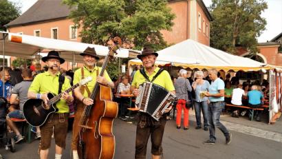 Bild: arw
Die Neisteder Zoiglmusi war auch in der Besetzung Roman Karl, Dieter Seidl und Franz Harrer (von links) Garant für ein gelungenes Fest. Jetzt ist das Trio Vergangenheit.