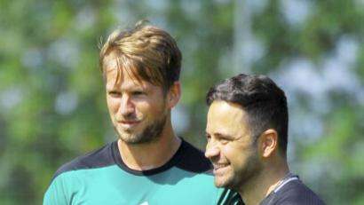 Bild: Ziegler
TDJK-Trainer Faruk Maloku hofft, dass Kai Hempel (links) wieder einsatzfähig ist. Der Mittelfeldstratege wurde doch sehr vermisst.