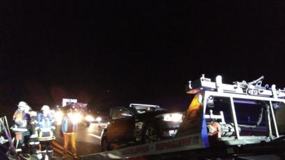 Bild: Maria Oberleitner
Alle am Unfall beteiligten Autos mussten abgeschleppt werden.