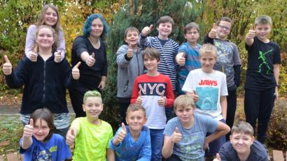 Bild: dob
Die Pfalzgraf-Friedrich-Mittelschule war bei den Aufzeichnungen der "1, 2 oder 3"-Quizshow im Bavaria Filmstudio dabei. Am Samstag wird die Sendung erstmals ausgestrahlt. Alle sind riesig gespannt.