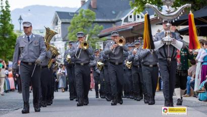 Bild: bph
Das Gebirgsmusikkorps Garmisch-Partenkirchen unter Leitung von Oberstleutnant Karl Kriner gibt ein Benefizkonzert in der Nordgauhalle.