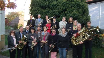 Bild: sei
Am Sonntag feierte der Posaunenchor mit einem Festgottesdienst das 70igjährige Bestehen. Auktuell wird er von Veronika Weber (vorne, Zweite von rechts) geleitet.