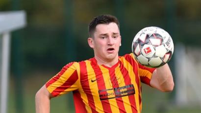 Bild: A. Schwarzmeier
Der Ausfall des zuletzt formstarken Patryk Bytomski trifft die SV Grafenwöhr vor dem Derby in Schirmitz hart.