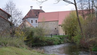Bild: bö
Der Ausführungsbeschluss für den Lauterachsteg zum Hammerschloss kommt nicht zum Tragen. Man will nochmals mit dem Landesamt für Denkmalpfege über eine andere Stegführung reden, wünscht eine Mehrheit im Marktgemeinderat.