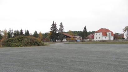 Bild: sei
Dem neuen Festplatz gibt Friedrich Janner von den Freien Wählern die Schuld, dass die Manteler Kirwa schlecht besucht sei.