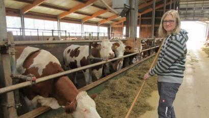 Bild: bl
Die Arbeit im Stall ist längst nicht das einzige Aufgabenfeld von Manuela Pronath, die für den "Business Women`s Society Award" nominiert ist.