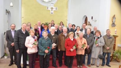 Bild: fz
Ehejubilare, die 25 Jahre bis gar 60 Jahre verheiratet sind, feierten Jubiläumsgottesdienst