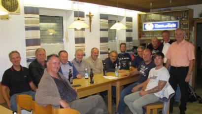 Bild: sat
sehr interessiert verfolgen die Anwesenden den Ausführungen von CSU-Ortsvorsitzenden Günter Kopp (rechts)