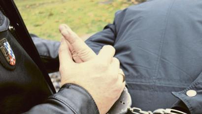 Bild: exb
Um weitere mögliche Straftaten zu verhindern,musste die Polizei am Freitag einen vermutlichen Axt-Schwinger in der Arrestzelle der Inspektion unterbringen.