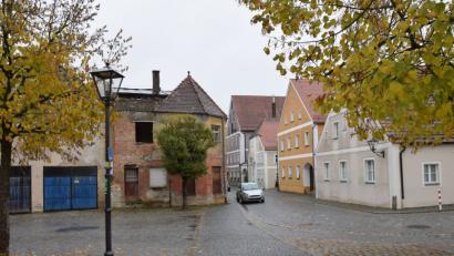 Bild: bö
Interessante Immobilien warten auf eine Sanierung. Eines der großen Themen aus der ISEK-Studie sind die Leerstände im Ortskern. Ein Thema das Schmidmühlen wohl auch die nächsten zwei Jahrzehnte begleiten wird.