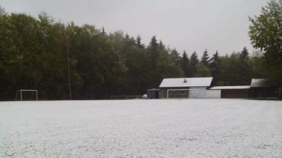 Bild: Roth
Schneebedeckter Fußballplatz beim SV Illschwang/Schwend II.