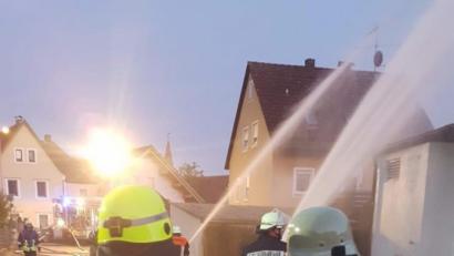 Bild: rtw
Die Feuerwehr Neukirchen und ihre Nachbarn aus Röckenricht, Holnstein-Mittelreinbach und Trondorf proben gemeinsam den Ernstfall.