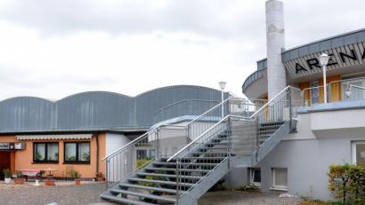 Bild: Stephan Huber
Für den Sportpark am Schanzl wünscht sich die Amberger CSU den Masterplan. Unter anderem könnte im Eingangsbereich des Stadions eine öffentliche Toilettenanlage entstehen, die dann von außen und vom Stadion aus benutzt werden kann.