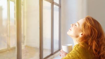 Bild: contrastwerkstatt – stock.adobe.com
Die Hirnforschung weiß längst, wie wichtig und wirksam schon einige Minuten Stille für uns sind.