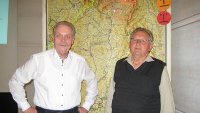 Bild: slu
Dr. Ludwig Schießl (links) und Meinhard Köstler unternahmen einen Streifzug durch „Alwareiterisch”, eine liebenswerte Mundart.