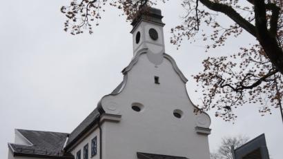 Bild: weu
Die evangelische Kirchengemeinde feierte das 50-jährige Bestehen des Kirchenanbaus. Nach dem zweiten Weltkrieg war die Gemeinde stark angewachsen, deshalb wurde die Erweiterung im hinteren Teil der Kirche nötig.