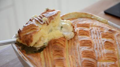 Bild: Gabi Schönberger
Goldbraun kommt der Kabeljau-Pie aus dem Ofen.