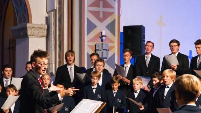 Bild: exb
Der Nachwuchschor der Domspatzen stimmt in Nabburg auf Weihnachten ein.