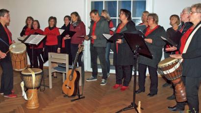 Bild: sön
Die Gruppe Cababana um Agnes Kramer umrahmte musikalisch Gottesdienst und Ausstellungseröffnung.