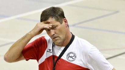 Bild: Ziegler
Was machen wir? Christian Rohrbach, Trainer des HC Sulzbach, muss seine Mannschaft wieder auf Vordermann bringen.