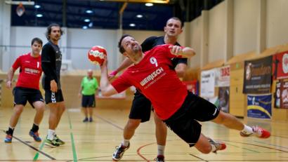Bild: gud
Die Oberviechtacher Handballherren (rote Trikots) haben in Sulzbach eine ganz knifflige Aufgabe vor sich.