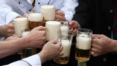 Bild: Götz
Sollen Ehrenamtliche von der Schankgebühr ausgenommen werden? Die Junge Union beantragt für Vereine eine Ausnahme vom Gaststätten-Gesetz.	Bild: Götz