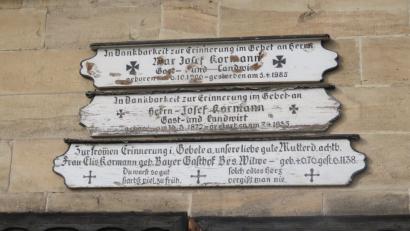 Bild: jzk
In der Schulstraße finden sich noch immer Totenbretter.