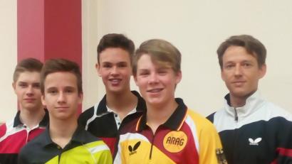 Bild: ttv
Die Jungenmannschaft des Kolping-Tischtennisvereins gewann das Spiel gegen Nabburg und übernahm die Tabellenführung.