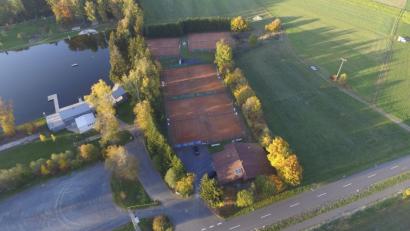 Bild: fphs
Das Sportgelände des TC Waldershof beim Kösseinebad aus der Vogelperspektive. Hier brannte der TC ein Johannesfeuer ab, das von der Feuerwehr gelöscht wurde.