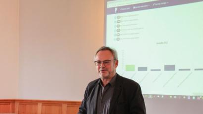 Bild: Wiesel/OTH Amberg-Weiden
Professor Jürgen Handke ist ein ausgewiesener Experte beim Thema Digitalisierung der Lehre.