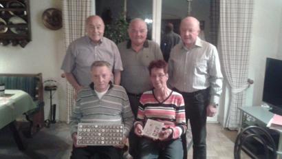 Bild: exb
95. Geburtstag: Das Foto zeigt vorne Horst Scheid und seine Frau Christa sowie hinten von links Albert Üblacker, Alois Konrad und Hubert Mark.