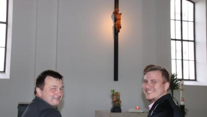 Bild: Thomas Dobler
Zwei Brasilianer in Schwandorf: Pfarrer Alfredo Malikoski (links) und Pfarrpraktikant Lucas Kampke in der evangelischen Erlöserkirche.