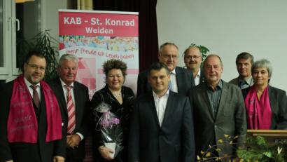 Bild: Kunz
Das KAB-Jubiläum feiern (von links) Ortsvorsitzender Michael Träger, Stadtrat Hans Forster, Petra Vorsatz, Diözesansekretär Markus Nickl, Bürgermeister Lothar Höher, Dekan Johannes Lukas sowie die KAB-Kreisvorsitzenden Hermann Stadler, Georg Schreglmann und Daniela Ernstberger.