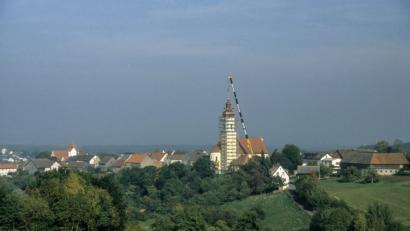 Bild: Andreas Schlagenhaufer
Bilder von der Turmbekrönung der katholischen Kirche in Kohlberg 1988.