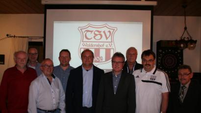 Bild: fpoz
Wahlen beim TSV Waldershof: Im Bild von links Gerhard Greger, Jürgen Greger, Wolfgang Schricker, Mathias Fürst, Stefan Schindler, Bernd Aßmann, Peter Wildgans, Uwe Bäumler und zweiter Bürgermeister Karl Busch.