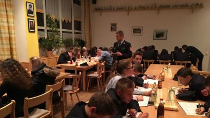 Bild: exb
Wissenstest der Jugendfeuerwehren im Feuerwehrgerätehaus Bärnau.