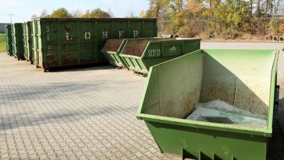 Bild: Götz
Der Recyclinghof in Wernberg-Köblitz erhält einen zusätzlichen Container für Kartonagen. Dazu wird die Pflasterfläche um 150 Quadratmeter erweitert.