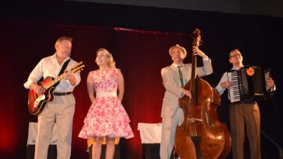 Bild: bnr
Mit Schwung und Temperament sangen sich "Conny und die Sonntagsfahrer " in die Herzen des begeisterten Publikums.