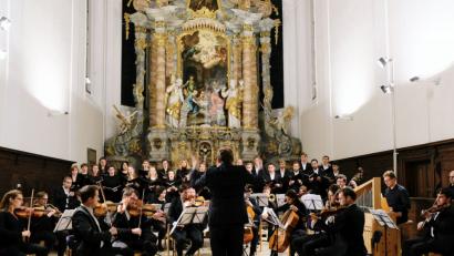 Bild: Robert Dotzauer
Tiefe Eindrücke bescherten bei einem Sonderkonzert in St. Michael der Chor des „Vokalprojektes“ gemeinsam mit dem Orchester „M18“. Mozarts Requiem wurde für die vielen Besucher zum emotionalen Erlebnis.