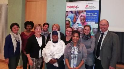 Bild: Dobmeier
Auf Einladung des Bezirks Weiden des Katholischen Deutschen Frauenbundes fand die Frauengebetskette mit Wortgottesfeier statt. Bild: Dobmeier