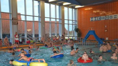 Bild: gi
Das Moosbacher Hallenbad gehört einen Nachmittag den Kindern.