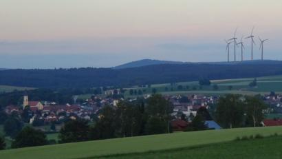 Bild: gi
Sieht künftig so der Blick über Moosbach hinweg in Richtung Bromberg aus?