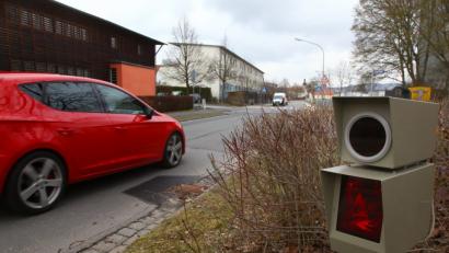 Bild: Wolfgang Steinbacher
Nach einem Probejahr darf die Kommunale Verkehrsüberwachung Oberpfalz in Neustadt weiter ihre Messgeräte aufbauen.