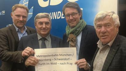 Bild: Privat
Die Bundestagsabgeordneten Peter Aumer, Karl Holmeier und Alois Karl (von links) mit Bundesverkehrsminister (Zweiter von rechts).